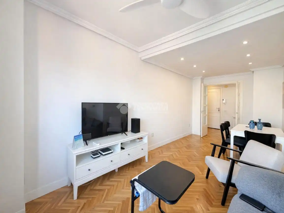 Sala de estar de Piso en venta en Madrid con Calefacción y Piscina comunitaria