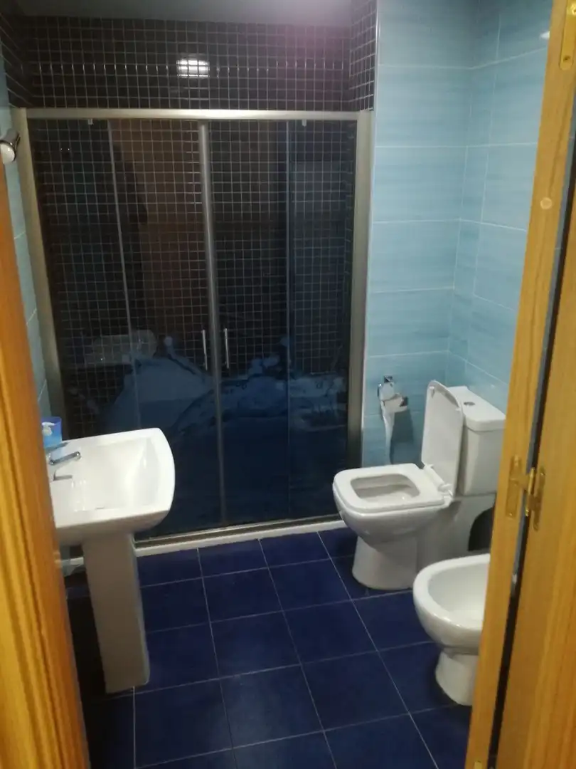 Baño de Piso en venta en Granada con Calefacción, Terraza y Trastero