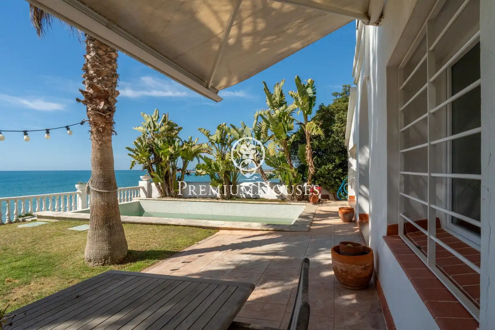Terrace of Houses for sale in Vilanova i la Geltrú  with Air Conditioner, Heating and Private garden