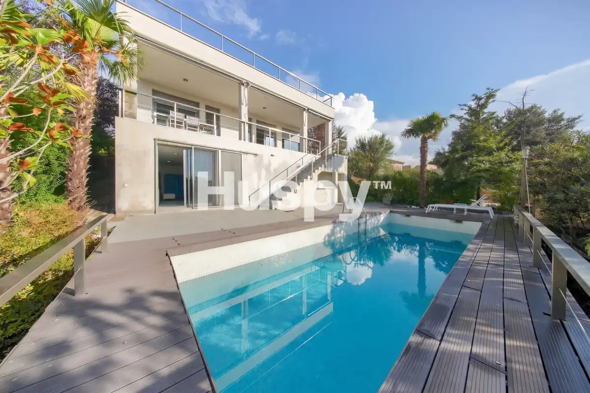 Casa con piscina en venta en Valdeaveruelo