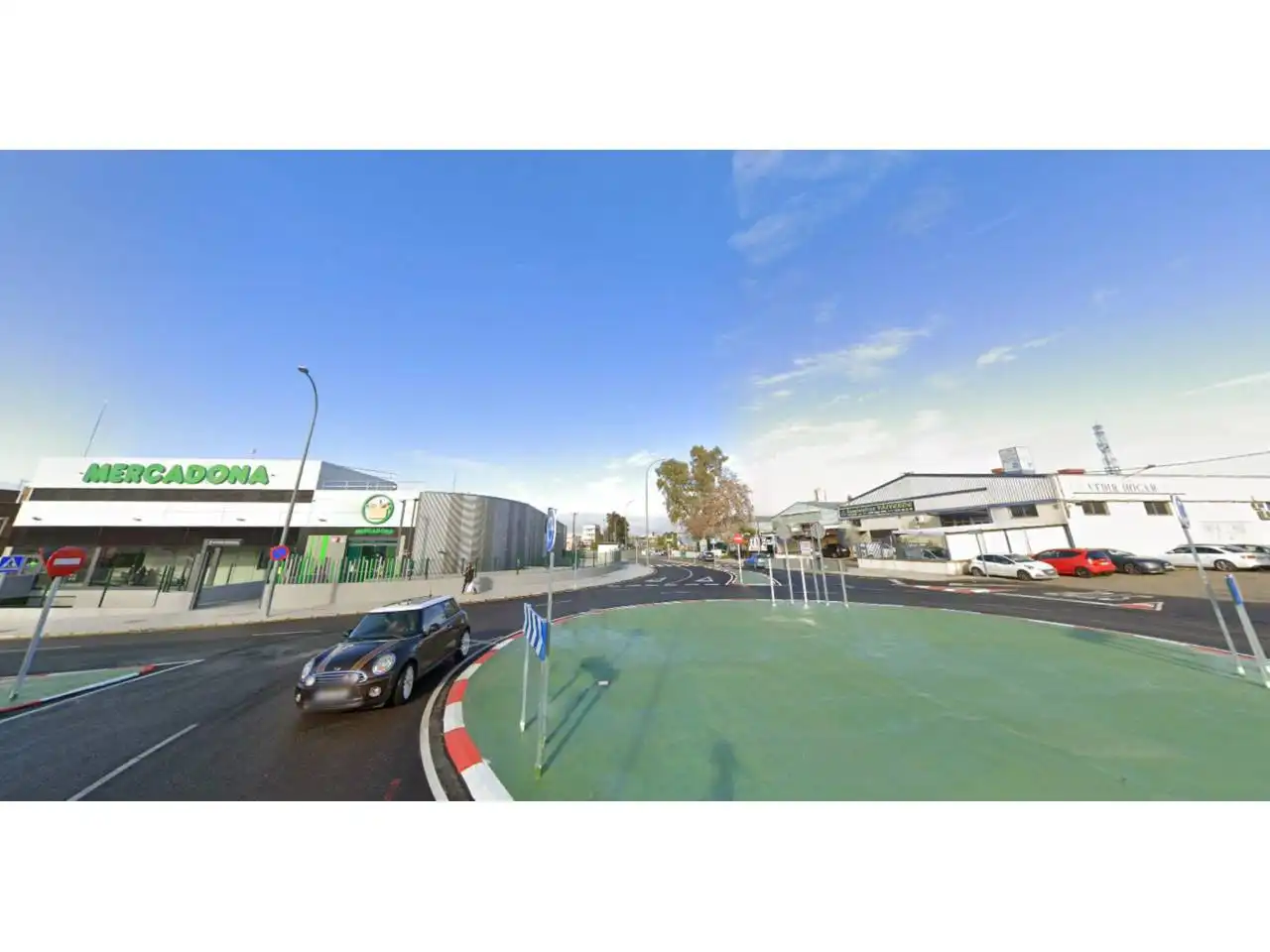 Vista exterior de Nau industrial en venda en Badajoz amb Calefacció i Alarma