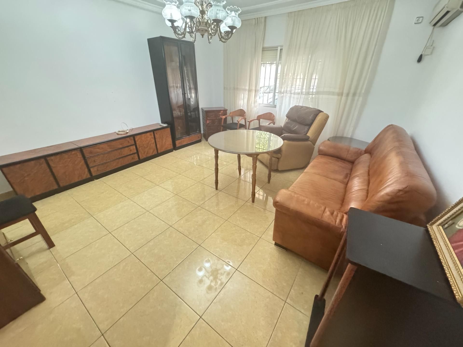Sala d'estar de Pis en venda en Dos Hermanas amb Aire condicionat