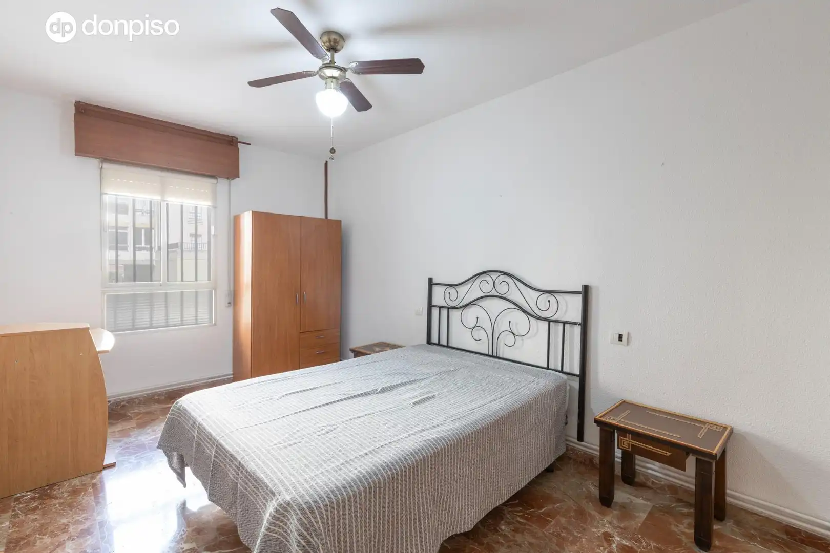 Habitación de Piso en venta en Granada con Aire acondicionado