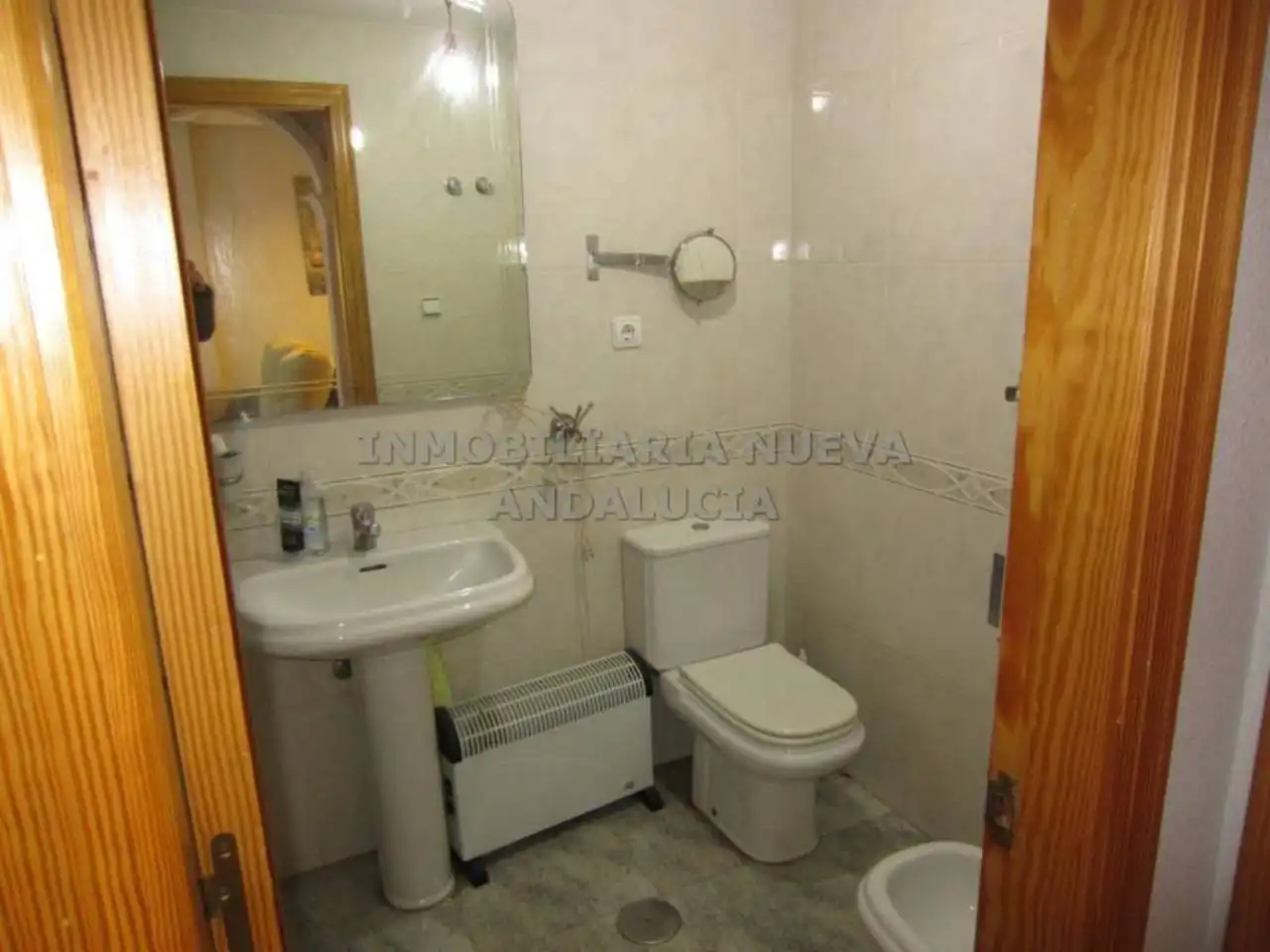 Baño de Piso de alquiler en Almería con Terraza, Amueblado y Piscina comunitaria