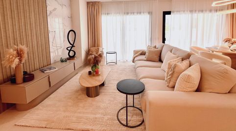 Foto 2 de Apartamento en venta en Avenida Pablo Ruiz Picasso, Huerta Belón - Calvario, Marbella