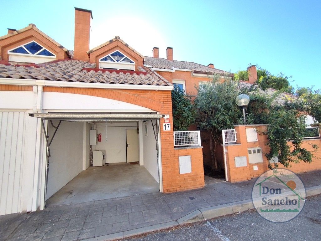 Exterior view of Single-family semi-detached for sale in La Pedraja de Portillo   with Heating, Terrace and Swimming Pool