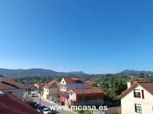 Vista exterior de Casa adosada en venda en Vigo  amb Calefacció, Jardí privat i Terrassa