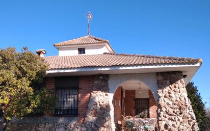 Vista exterior de Casa o xalet en venda en Illana amb Terrassa i Piscina