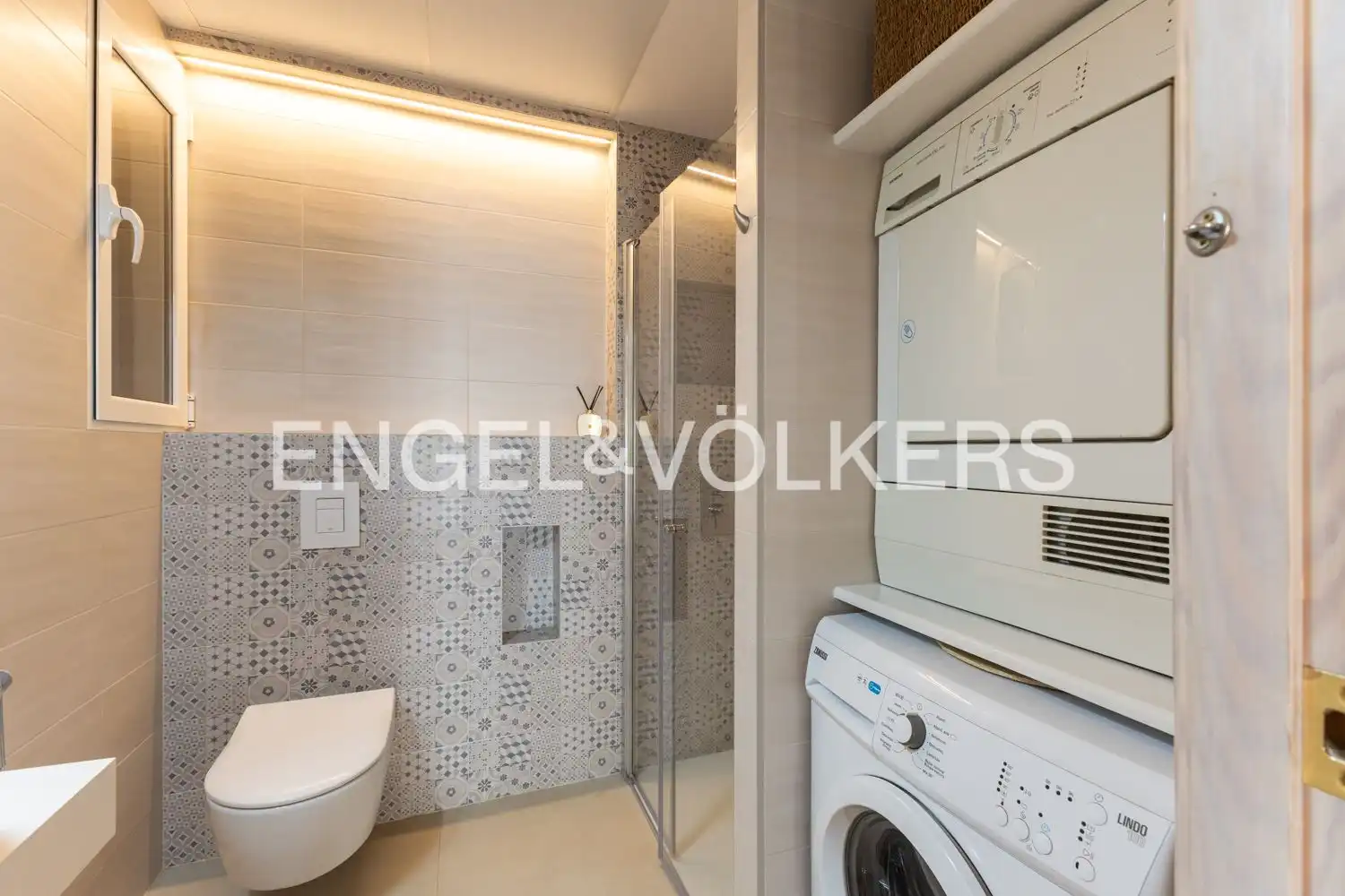 Bathroom of Flat for sale in Valencia  with Air Conditioner, Heating and Parquet flooring