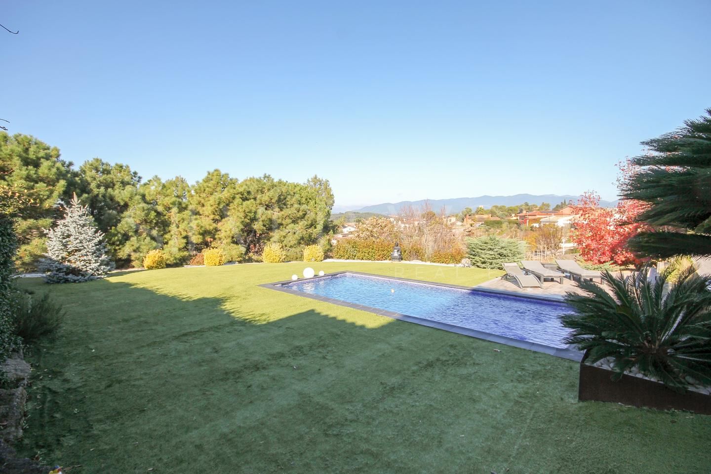 Piscina de Casa o xalet en venda en La Roca del Vallès amb Aire condicionat, Calefacció i Jardí privat
