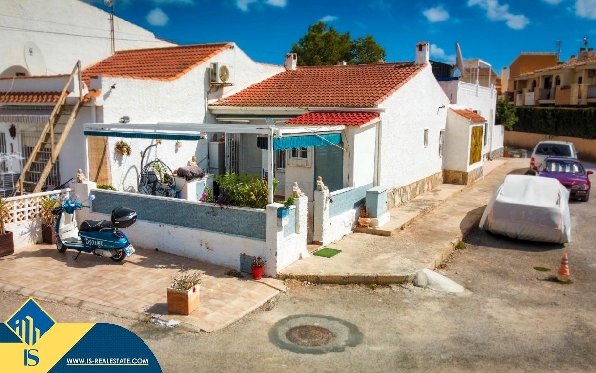 Exterior view of House or chalet for sale in Torrevieja  with Air Conditioner, Heating and Terrace
