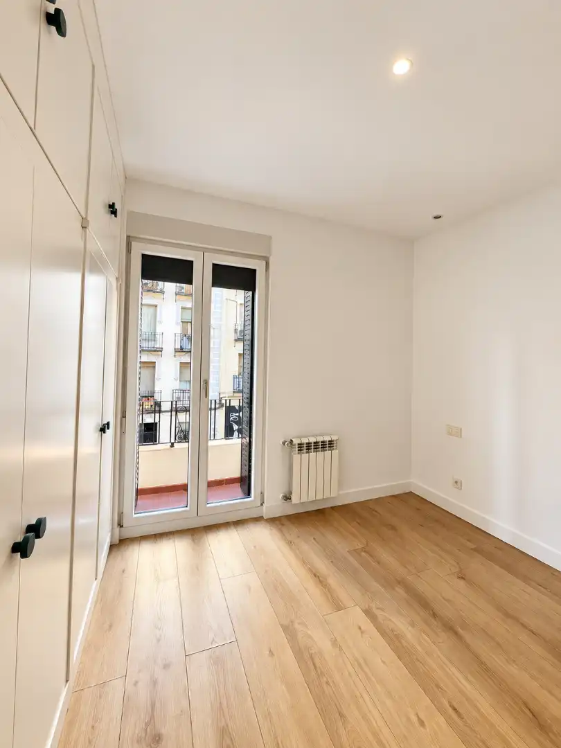 Flat with terrace for sale in Calle de Sebastián Elcano, imagen 7