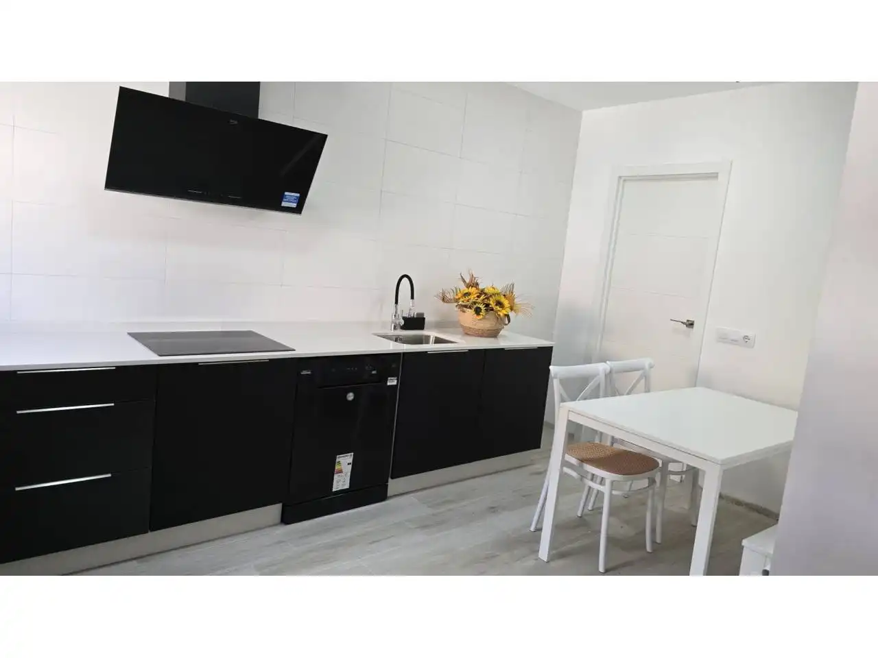 Cocina de Casa adosada en venta en Vilagarcía de Arousa con Calefacción, Terraza y Amueblado