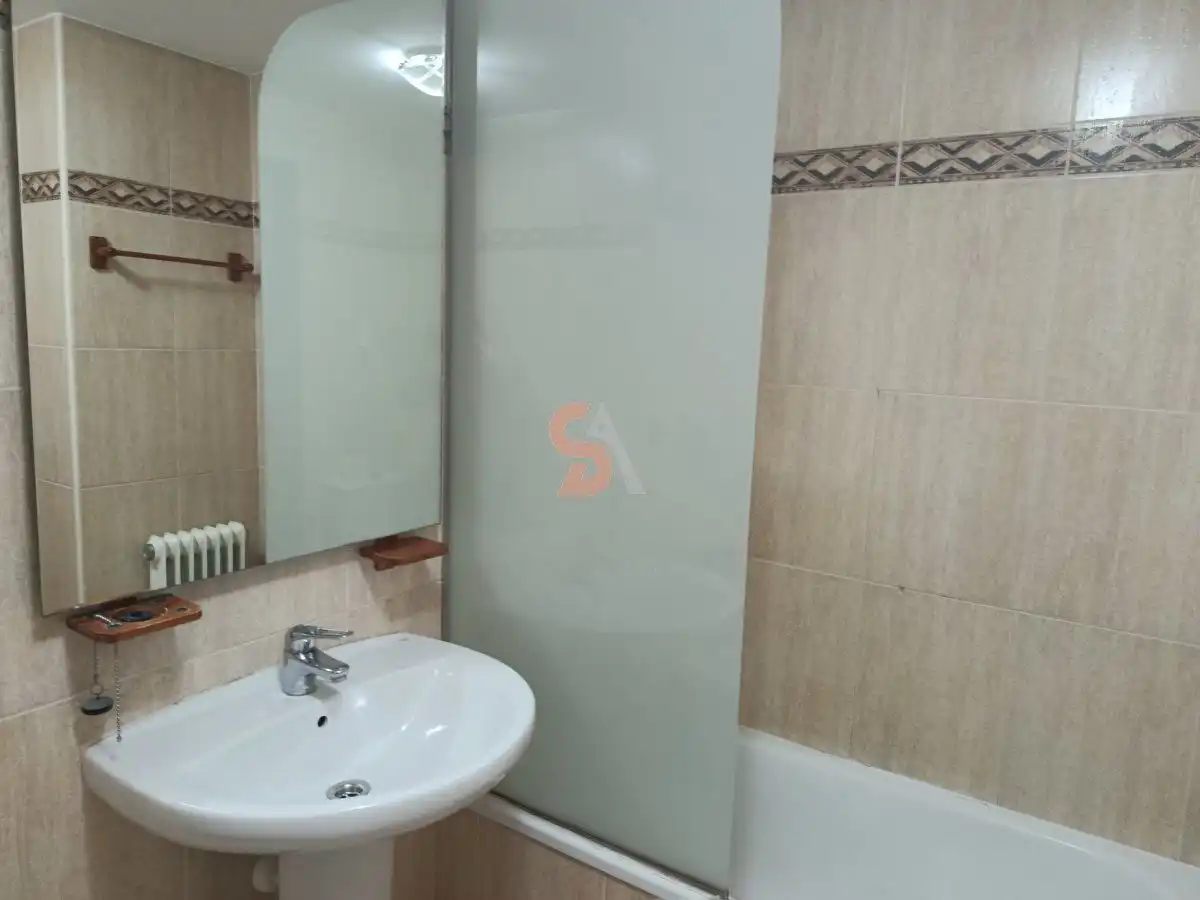 Bathroom of Flat for rent in Valladolid  with Heating, Terrace and Storage room