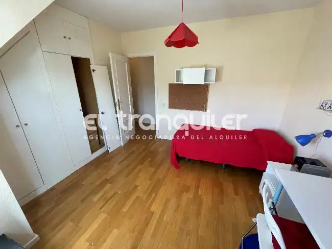 Habitación de Dúplex en venta en Alcalá de Henares con Terraza, Trastero y Amueblado