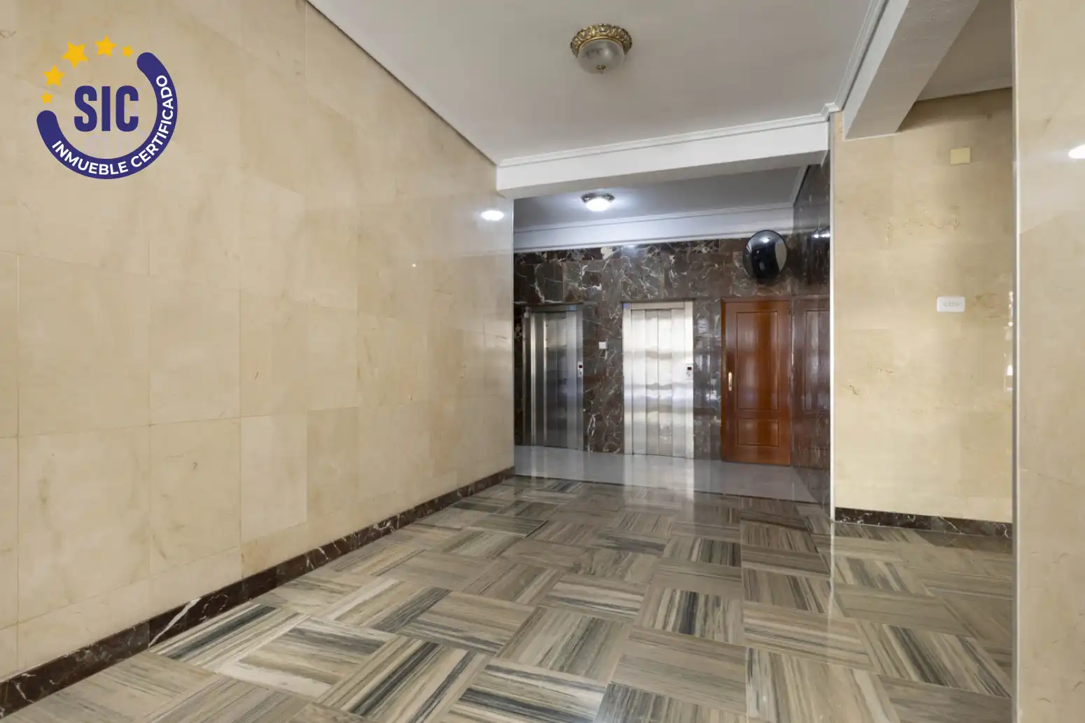 Flat for sale in Valencia  with Air Conditioner and Terrace