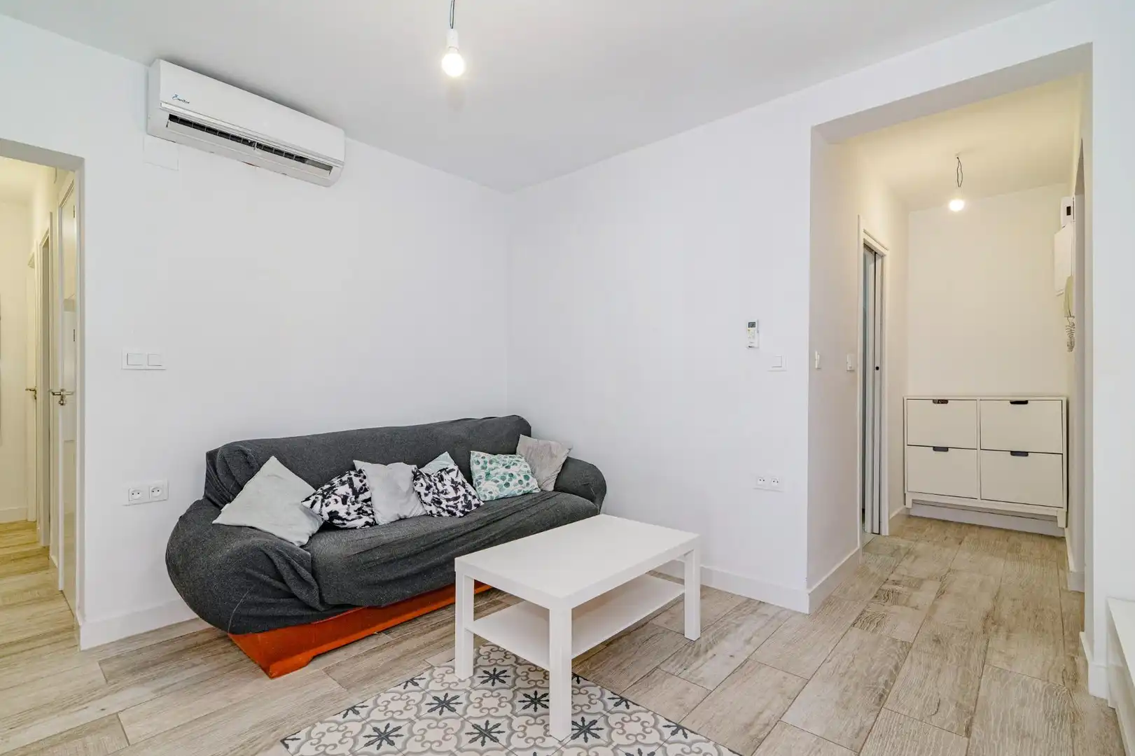 Living room of Flat for sale in Granada  with Air Conditioner, Private garden and Terrace