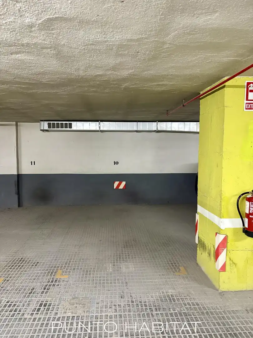 Aparcament de Pis en venda en Les Corts