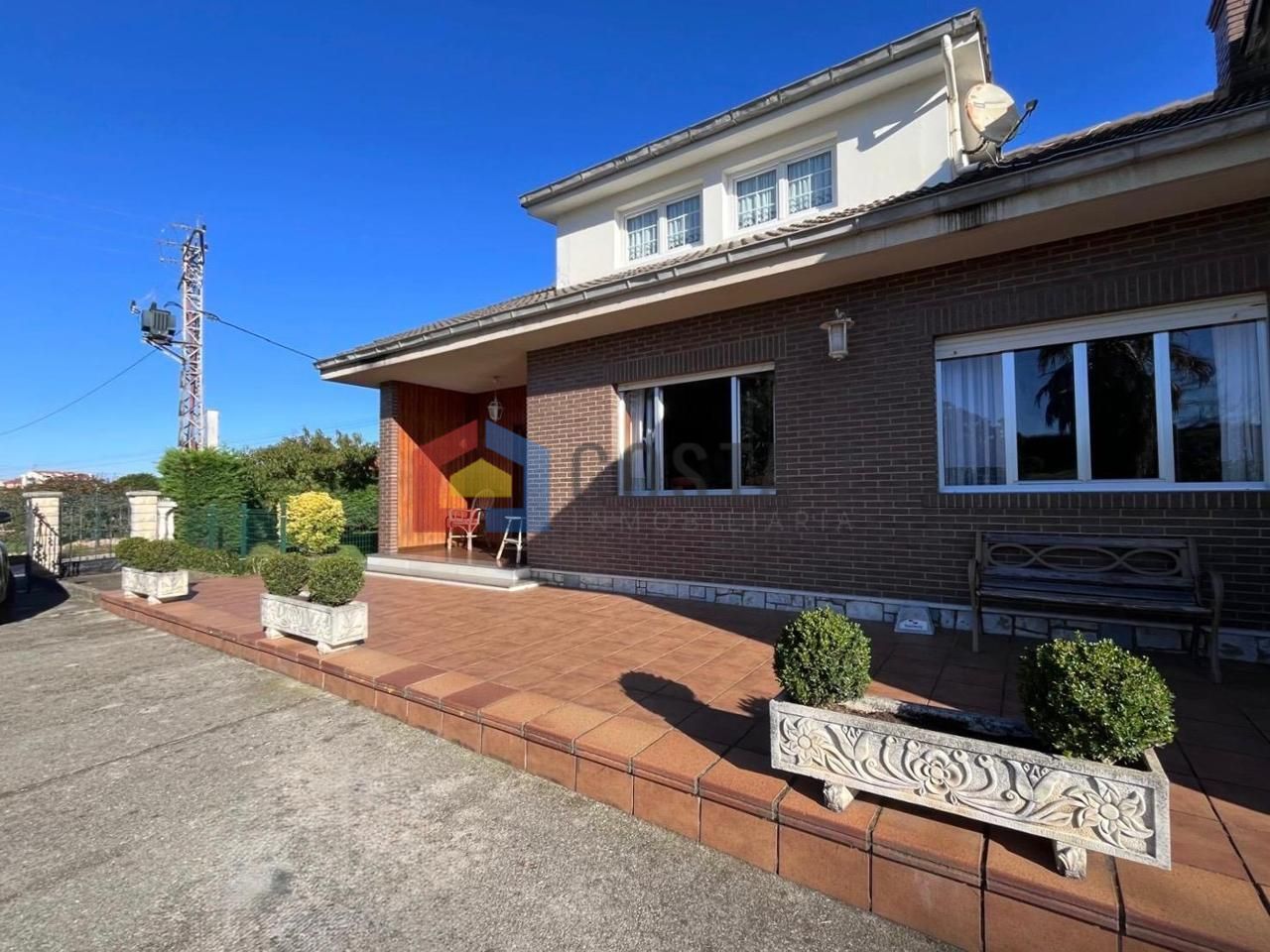 Vista exterior de Casa o chalet en venta en Miengo con Jardín privado y Terraza