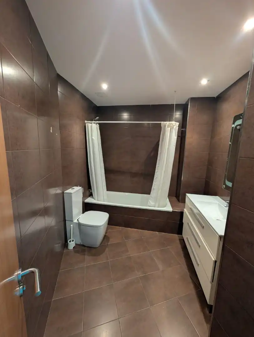 Baño de Piso en venta en Santander con Calefacción, Terraza y Trastero