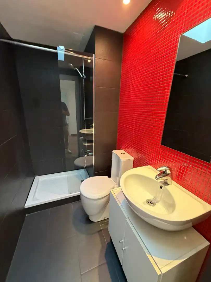 Bathroom of Flat for rent in Barcelona  with Air Conditioner, Heating and Terrace