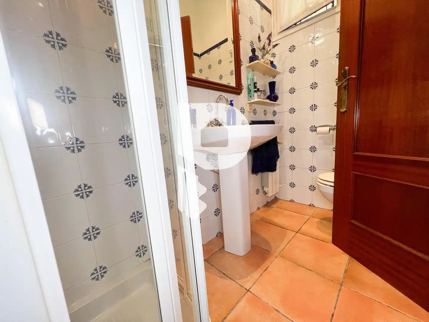 Bany de Casa o xalet en venda en Vallirana amb Calefacció, Jardí privat i Terrassa