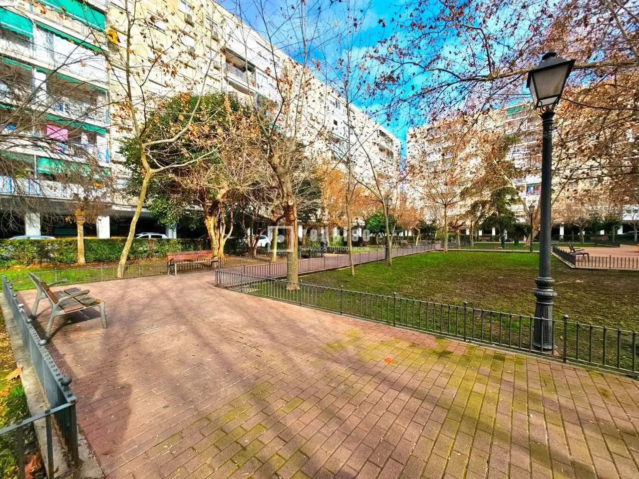 Vista exterior de Local de lloguer en Alcalá de Henares amb Aire condicionat