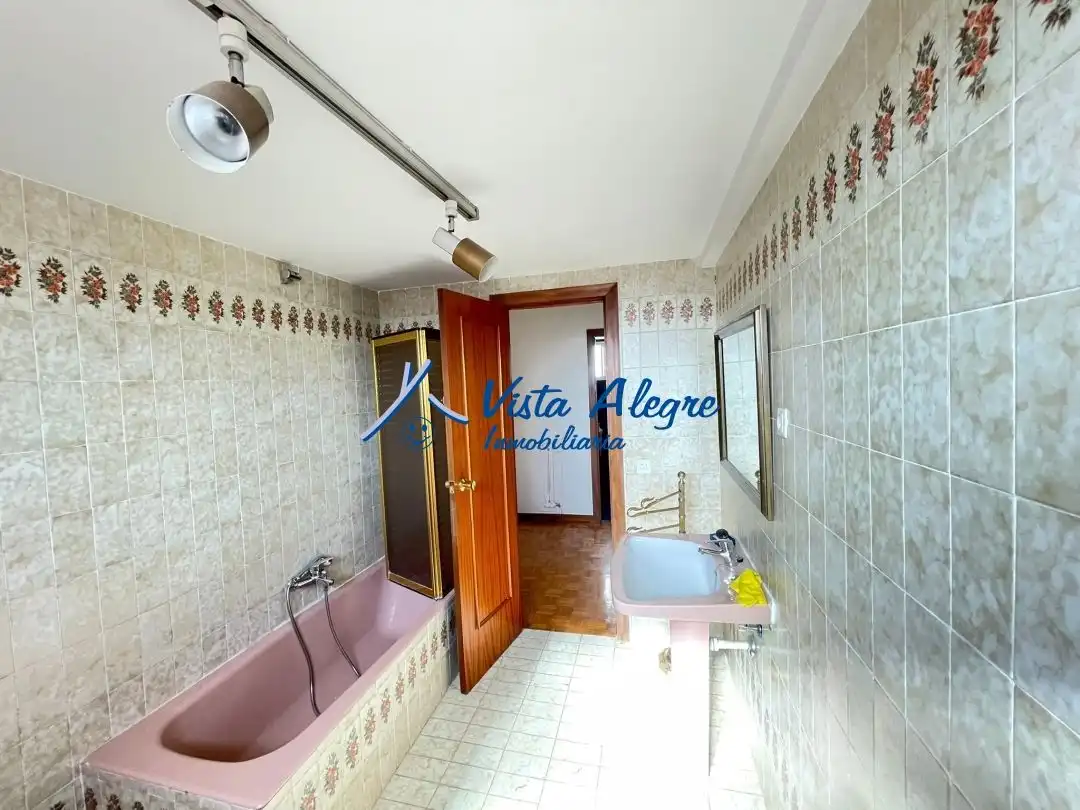 Baño de Piso en venta en Haro con Calefacción, Terraza y Trastero
