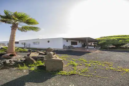 Vista exterior de Casa o chalet en venta en Teguise con Jardín privado, Piscina y Amueblado