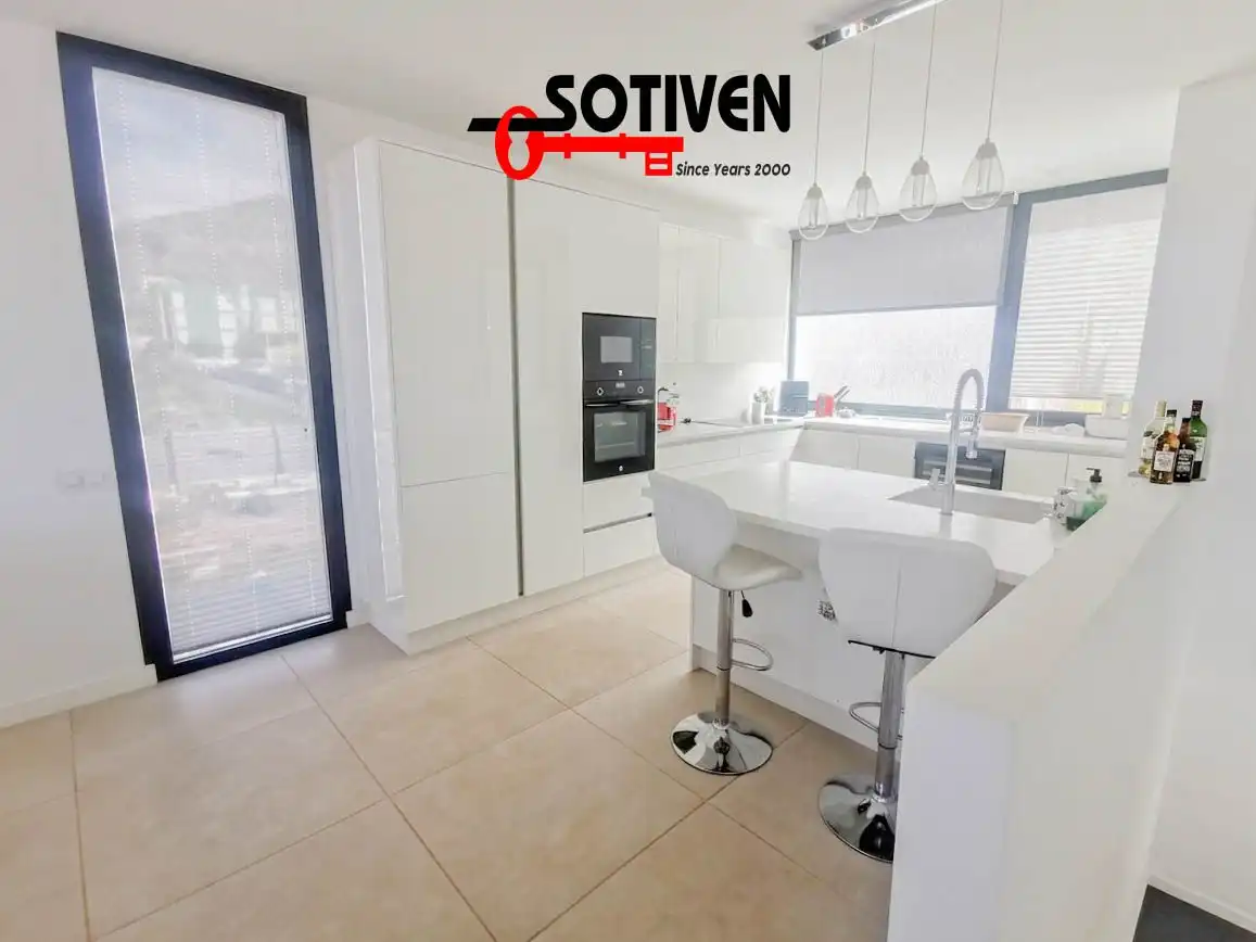 Cocina de Casa o chalet en venta en Adeje con Jardín privado, Terraza y Piscina
