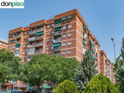 Vista exterior de Pis en venda en  Granada Capital amb Balcó