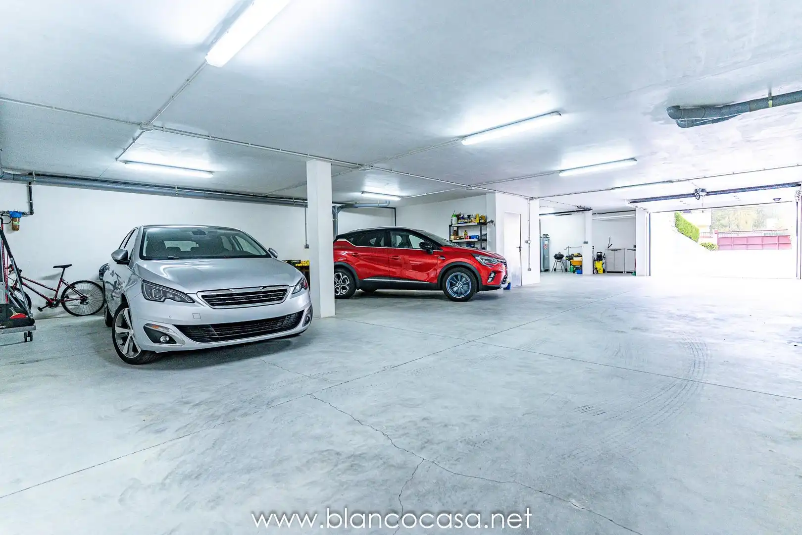 Parking de Casa o chalet en venta en Carballo con Calefacción, Trastero y Amueblado