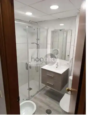 Bathroom of Flat for rent in Sevilla  with Air Conditioner, Swimming Pool and Furnished
