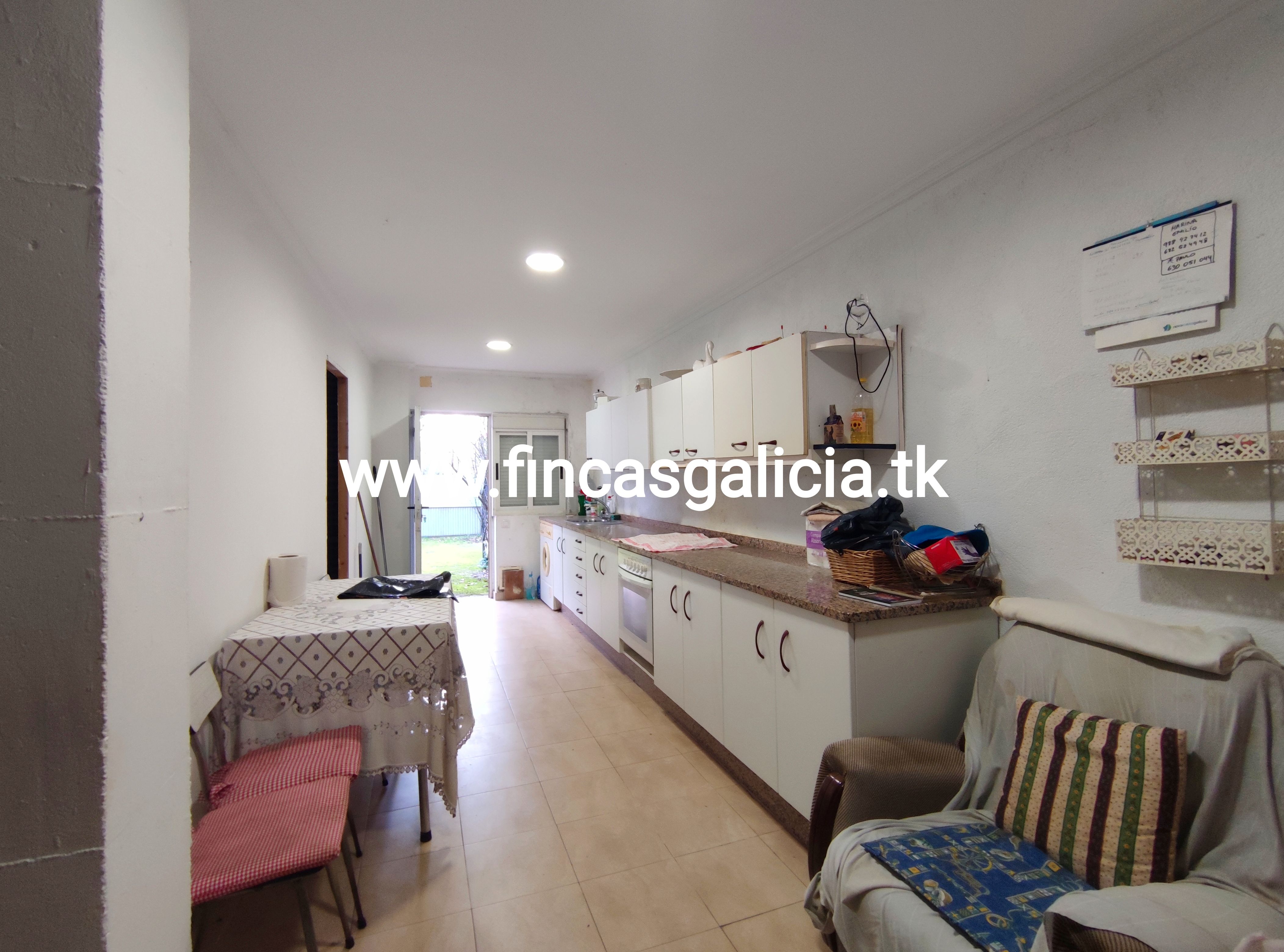 Cocina de Casa adosada en venta en Verín con Jardín privado, Amueblado y Balcón