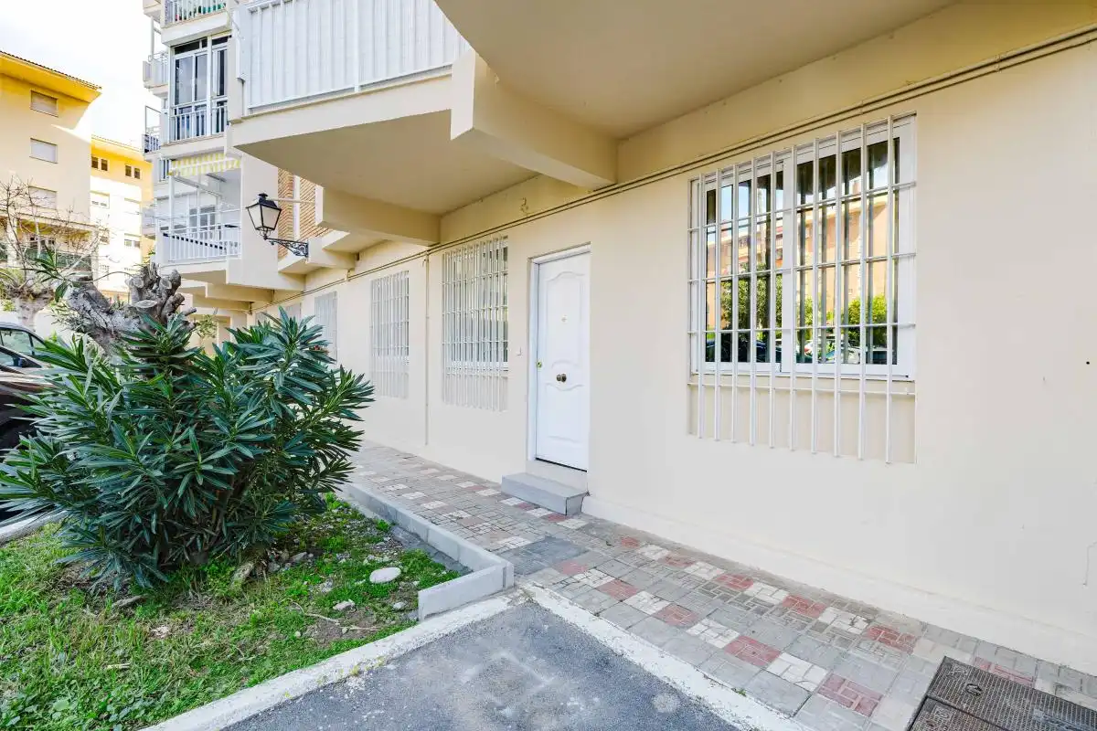Vista exterior de Planta baja en venta en Benalmádena con Calefacción y Piscina