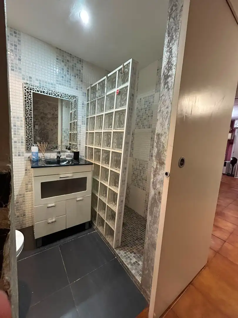 Bany de Estudi en venda en Santa Coloma de Gramenet amb Alarma