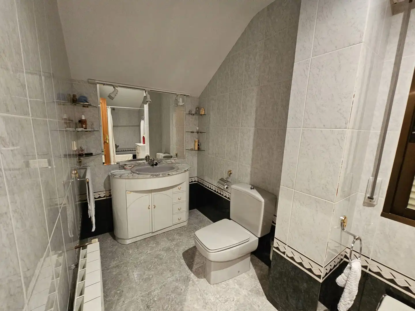 Baño de Casa o chalet en venta en Congosto con Calefacción, Jardín privado y Trastero