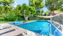 Swimming pool of House or chalet for sale in Vilanova i la Geltrú  with Air Conditioner and Private garden