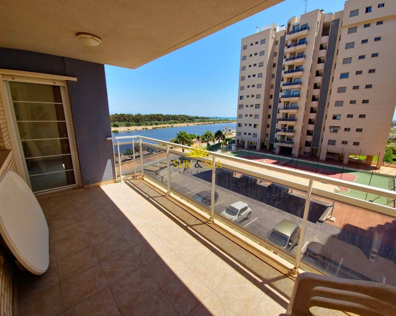Terrassa de Apartament de lloguer en Guardamar del Segura amb Terrassa, Piscina i Moblat