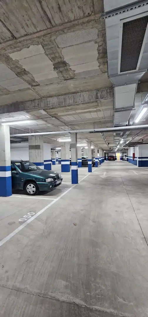 Parking de Piso en venta en Sevilla con Aire acondicionado, Jardín privado y Trastero