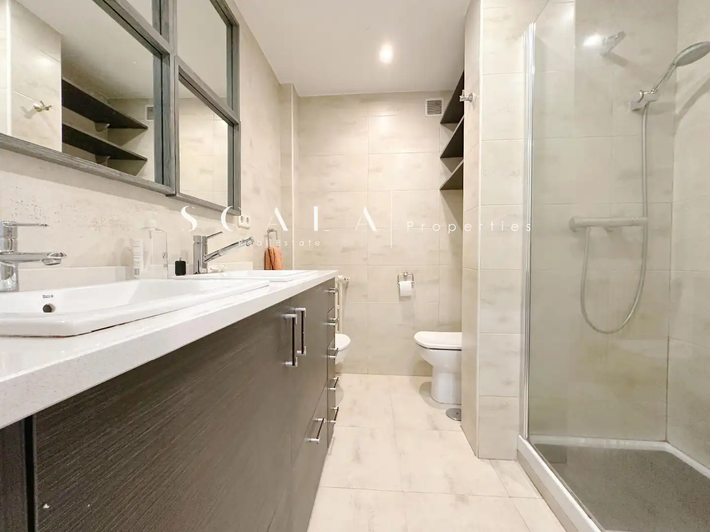 Baño de Piso de alquiler en Madrid con Aire acondicionado, Calefacción y Se aceptan mascotas
