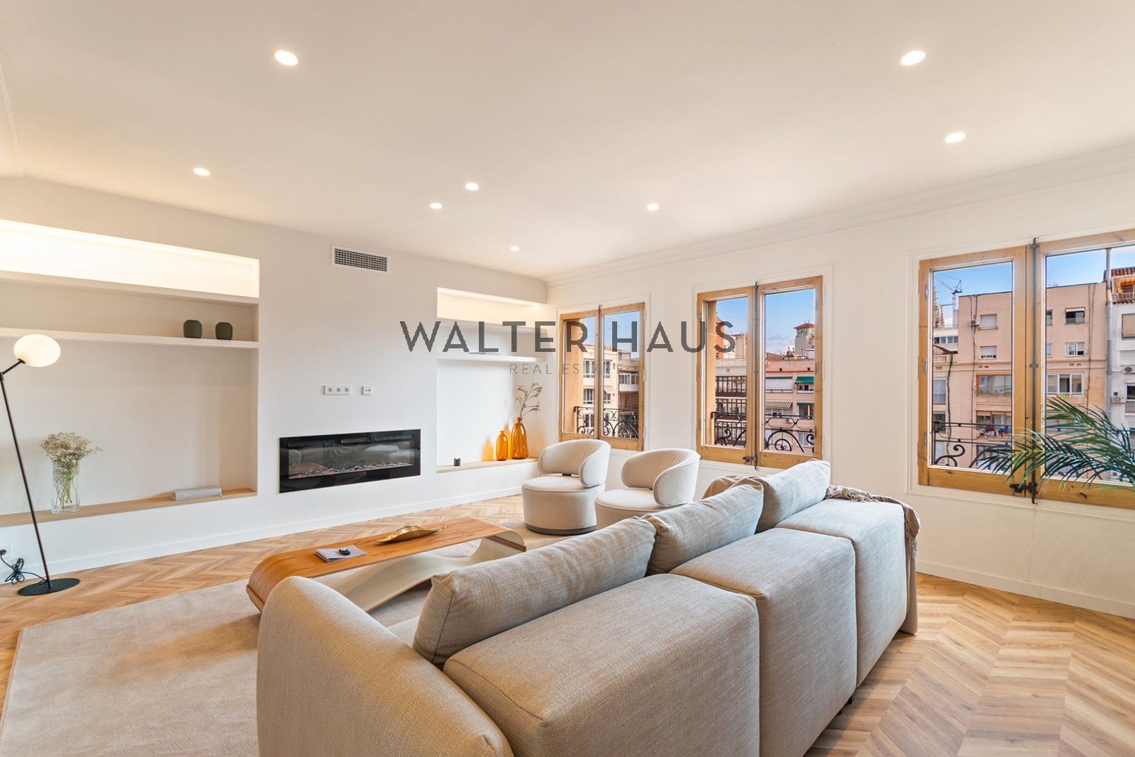 Living room of Flat for sale in  Barcelona Capital  with Air Conditioner, Heating and Oven
