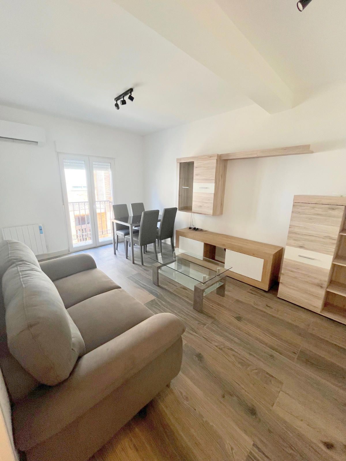 Apartment to rent in Poderosas, Casco Histórico de Barajas
