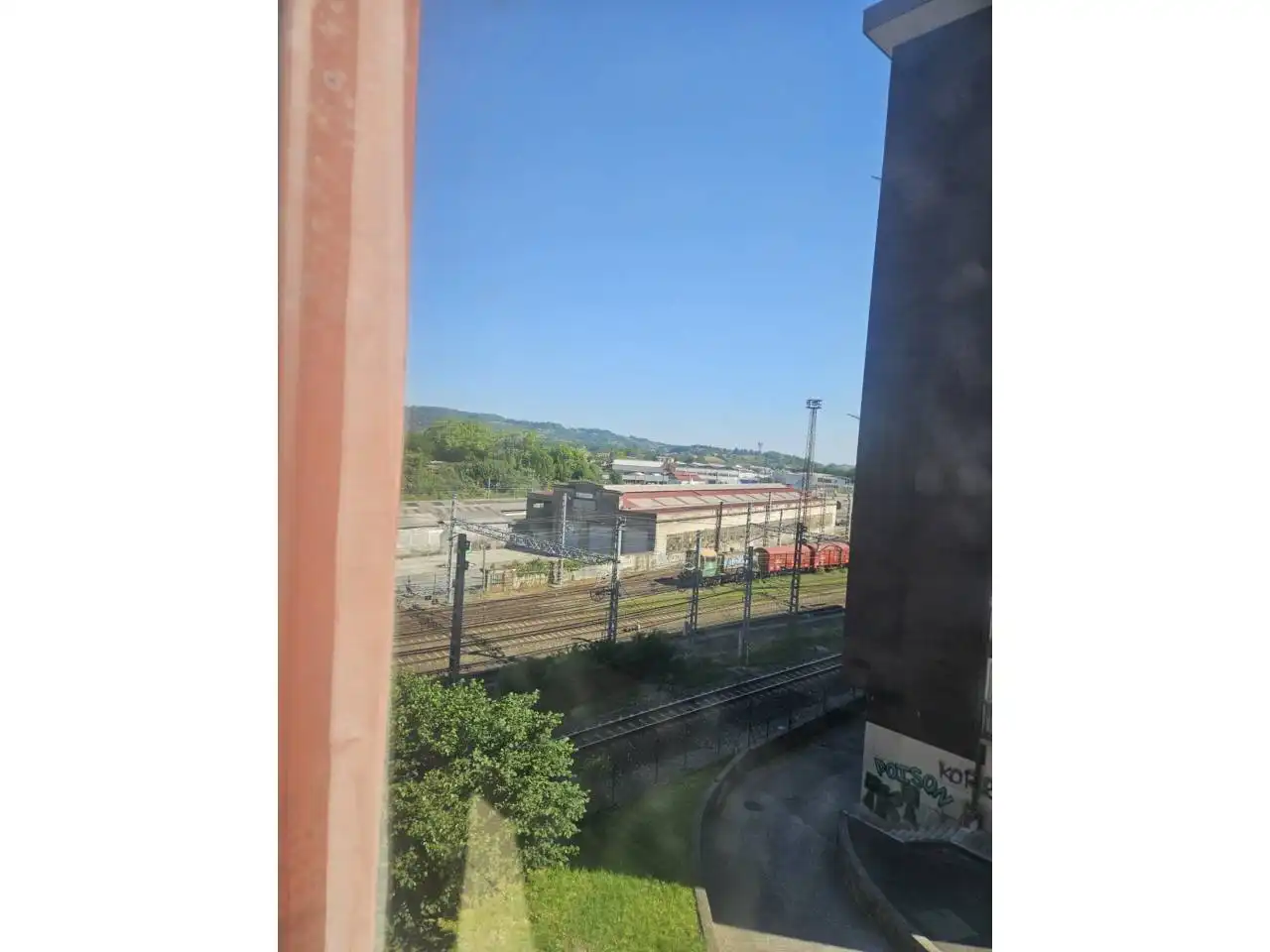 Vista exterior de Pis en venda en Irun  amb Calefacció, Traster i Balcó