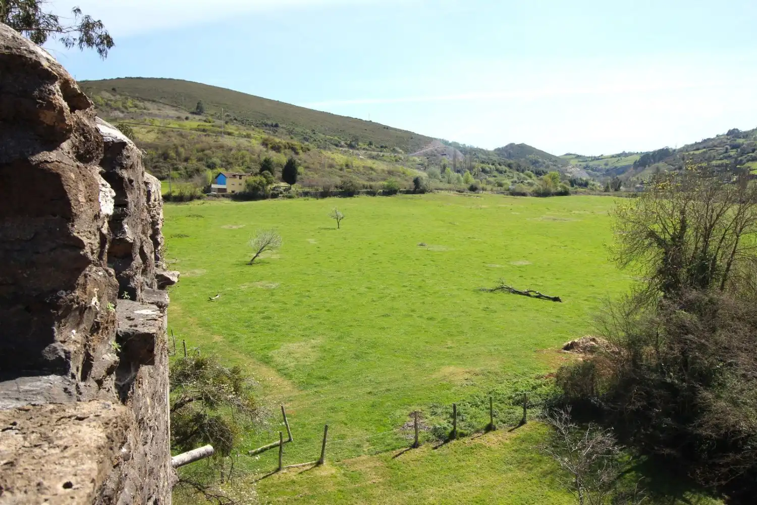 Jardí de Casa o xalet en venda en Salas amb Calefacció, Jardí privat i Parquet