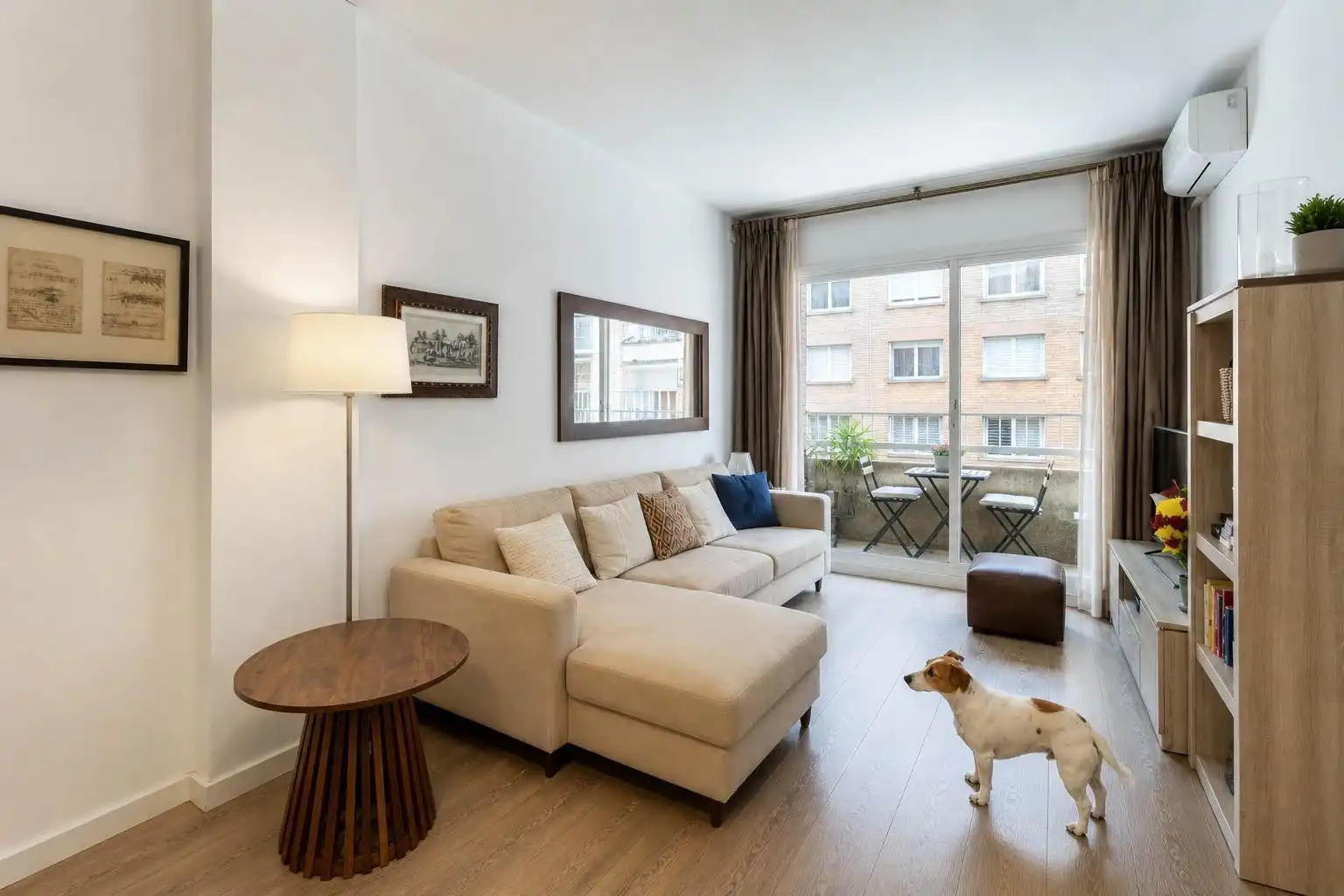 Wohnzimmer von Wohnung zum Verkauf in Barcelona mit Klimaanlage, Heizung und Privatgarten