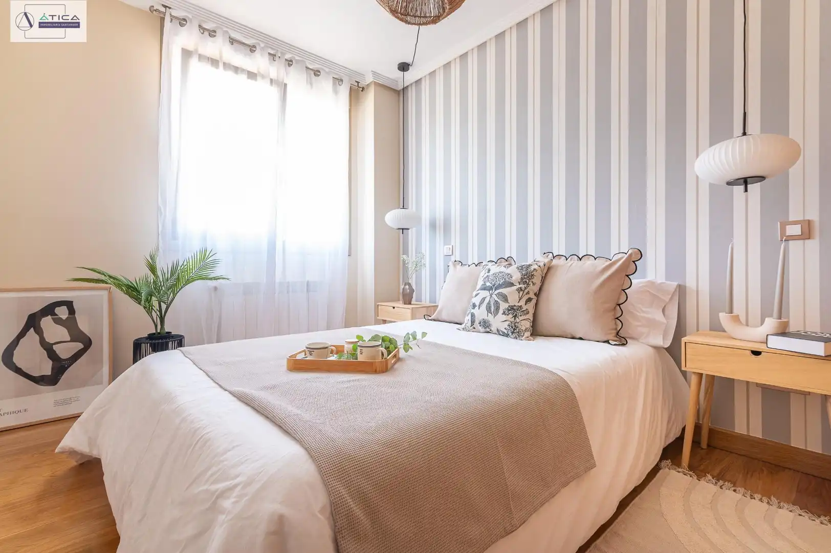 Schlafzimmer von Dachboden zum Verkauf in Santander mit Heizung, Privatgarten und Parkett