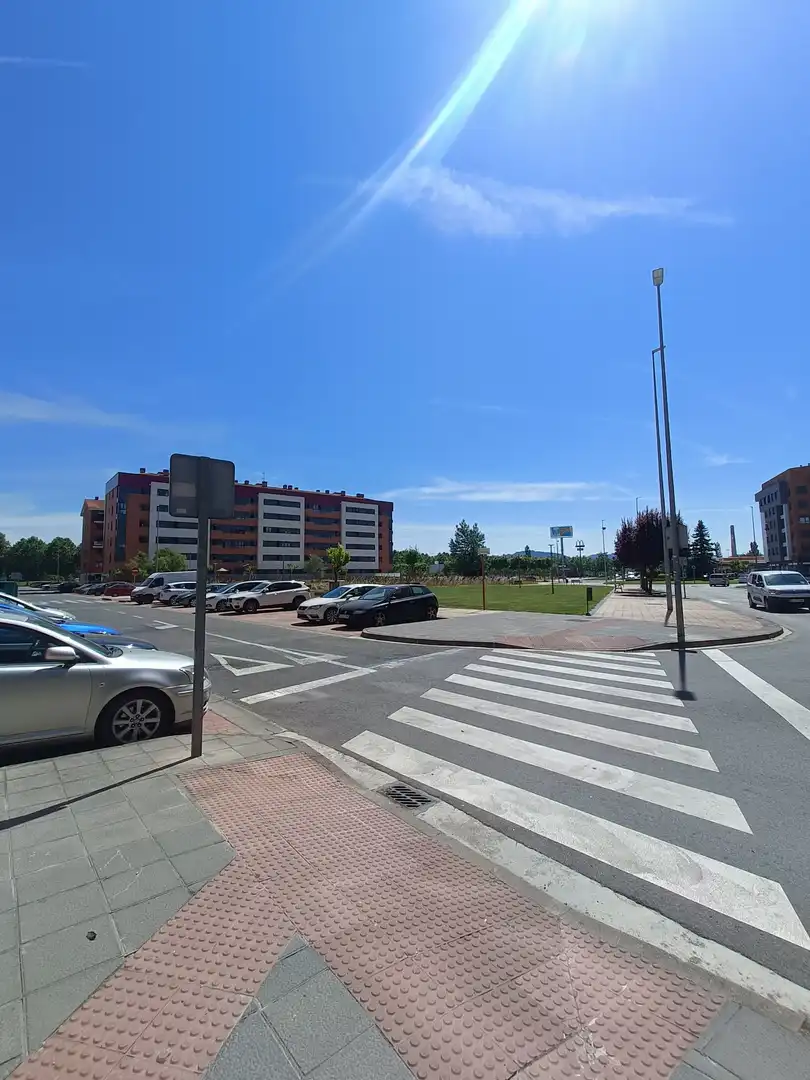 Aparcament de Pis en venda en Miranda de Ebro amb Calefacció, Terrassa i Traster