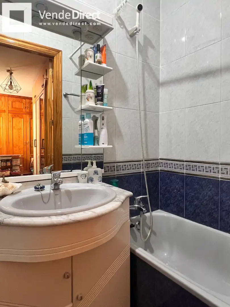 Baño de Piso en venta en Madrid con Trastero, Amueblado y Balcón