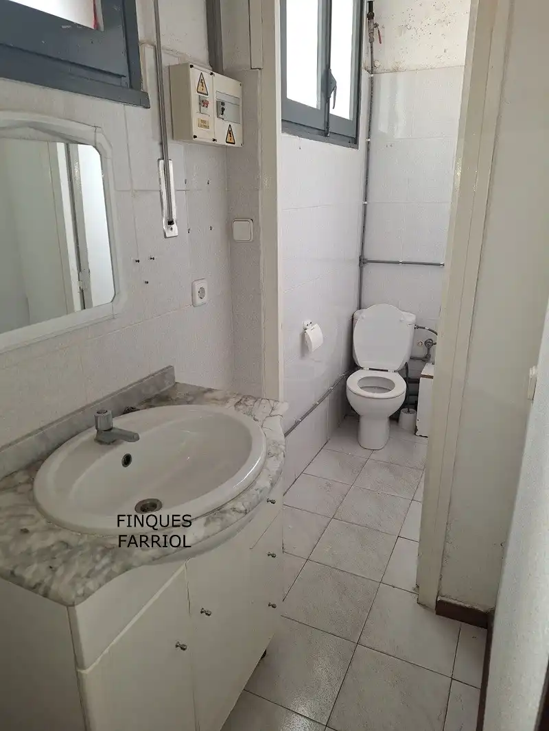 Baño de Local de alquiler en Mestral 